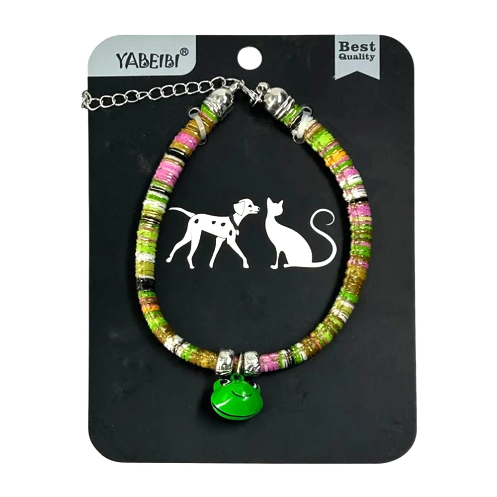 Collar para mascotas de tela ajustable, con cascabel en forma de rana, aros metálicos y detalles en dorado / 18-0142