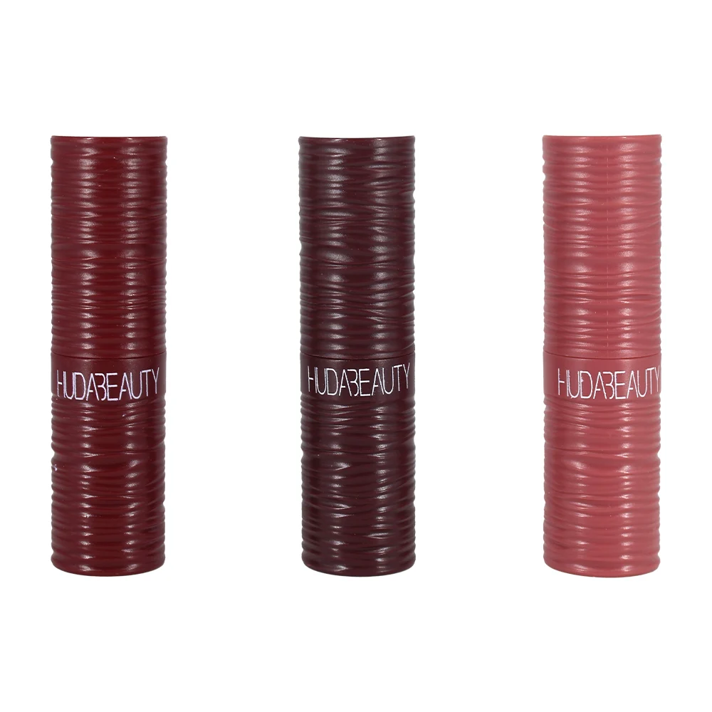 Labial cilíndrico retráctil en tono matte, variedad de tonos / hudabeauty