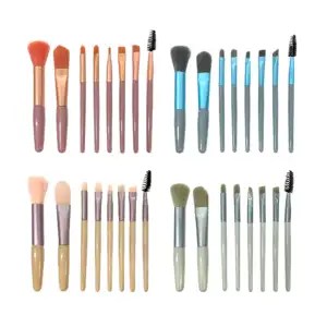 Paquete con 8 brochas de maquillaje de distintos tamaños, colores y d…