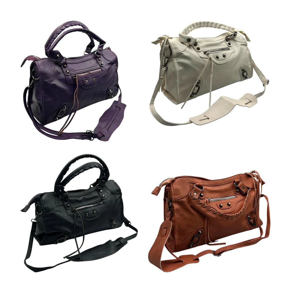 Bolsa tipo piel sintética para dama con varios compartimientos, estoperoles metálicos y correa, variedad de colores / ba000