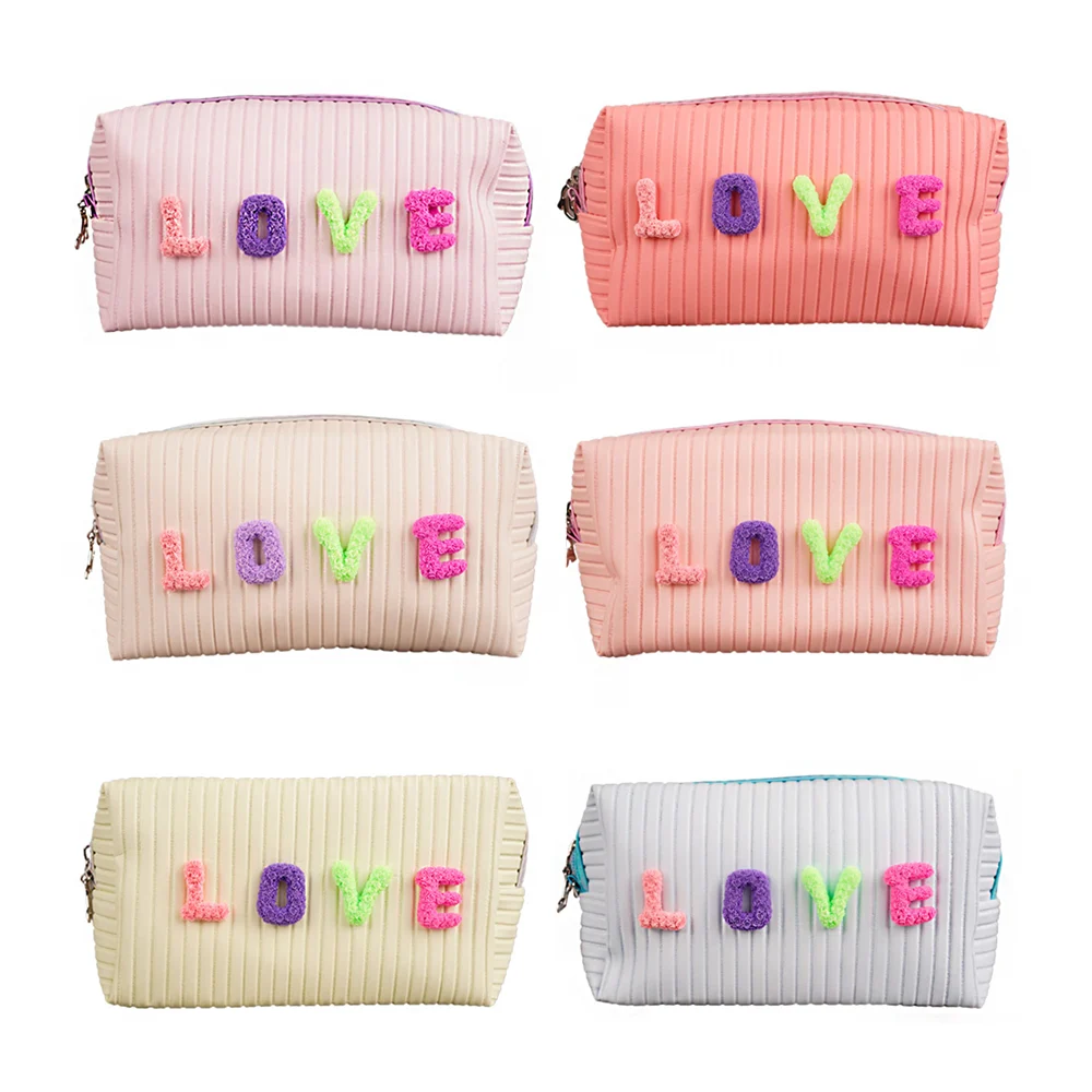 Cosmetiquera de cuero con letras de peluche love, variedad de colores / hz1009