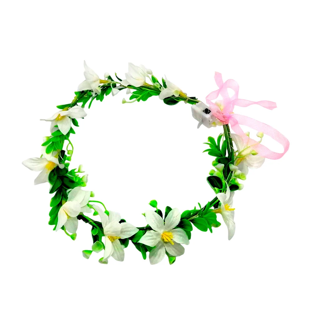Corona de flores de tela con base verde, hojas artificiales y luces led / bt-2686