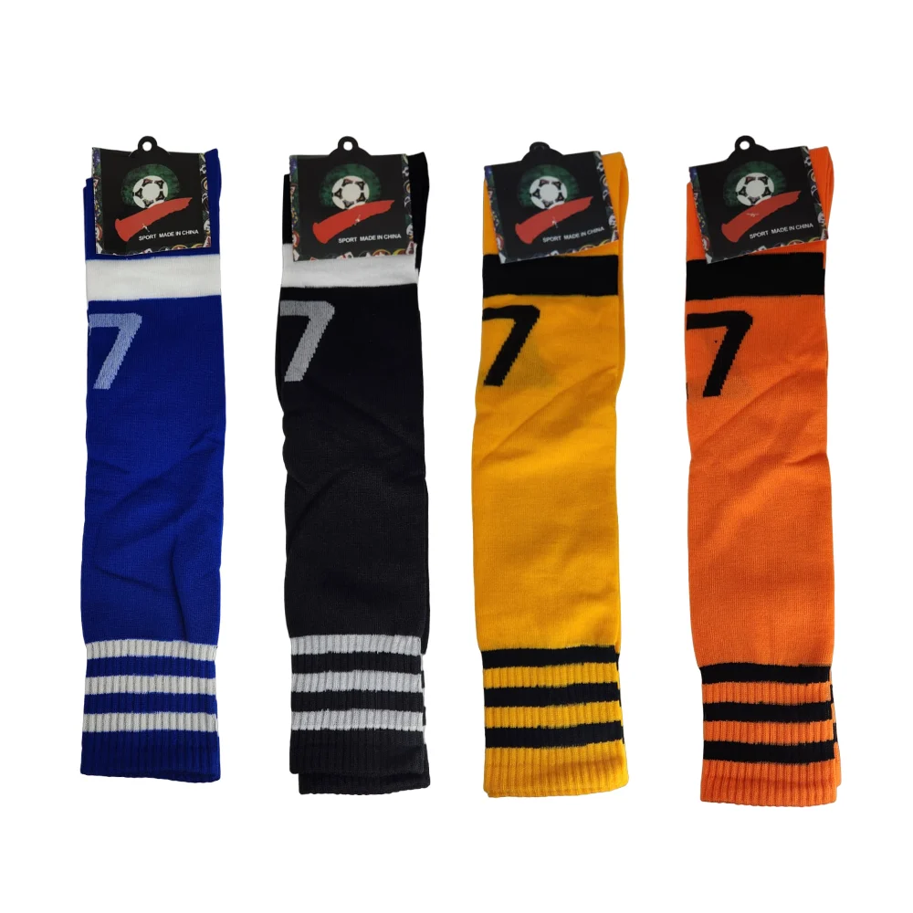 Par de calcetas largas para fútbol con sÍmbolo numérico, variedad de colores / sport / 456325