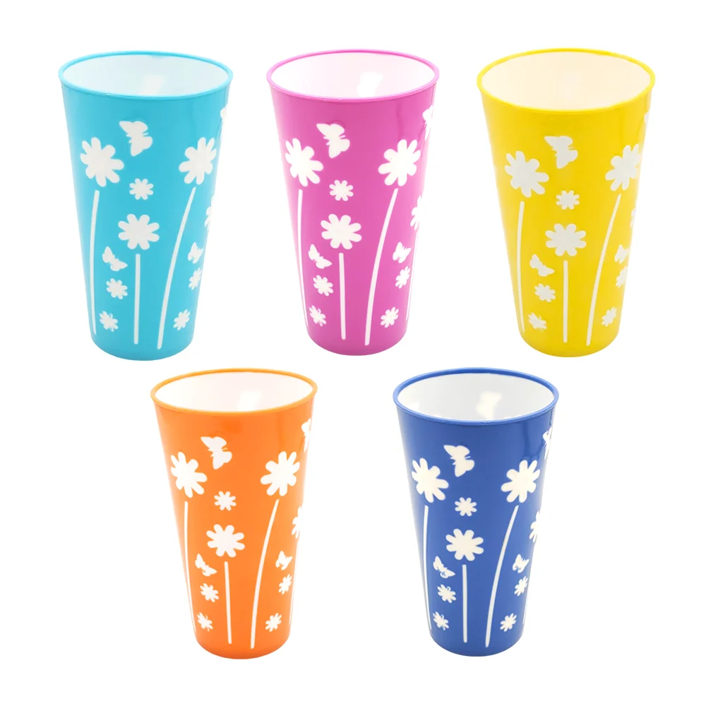 1pza Vaso de plástico con estampado y relieve de flores y mariposas, variedad de colores / 15x8x5 / 550ml / e6377