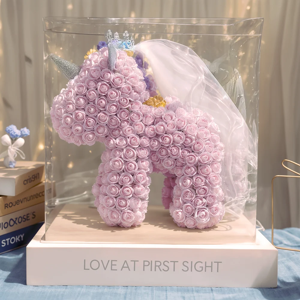 Figura en forma de unicornio conformada por rosas de foamy + corona y velo, 40cm, variedad de colores / fes.17.40cm