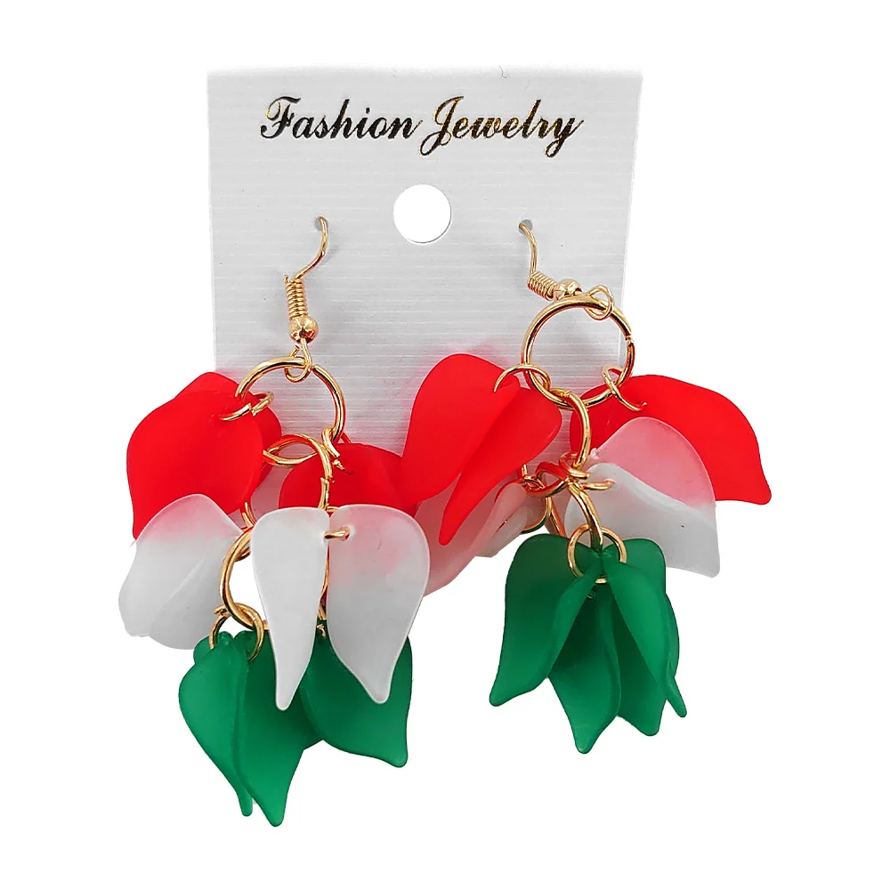 Par de aretes largos con diseño de pétalos en colores verde, blanco y rojo / aretes tricolor / fashion jewelry