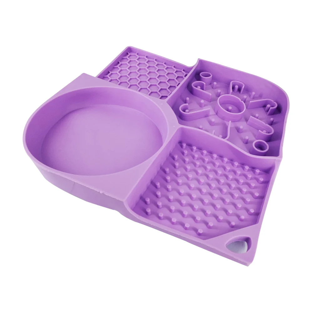 Plato plano interactivo anti asfixia 21x21cm para alimentar mascotas con 4 diferentes compartimientos y ventosa adheribles, variedad de colores / 2406