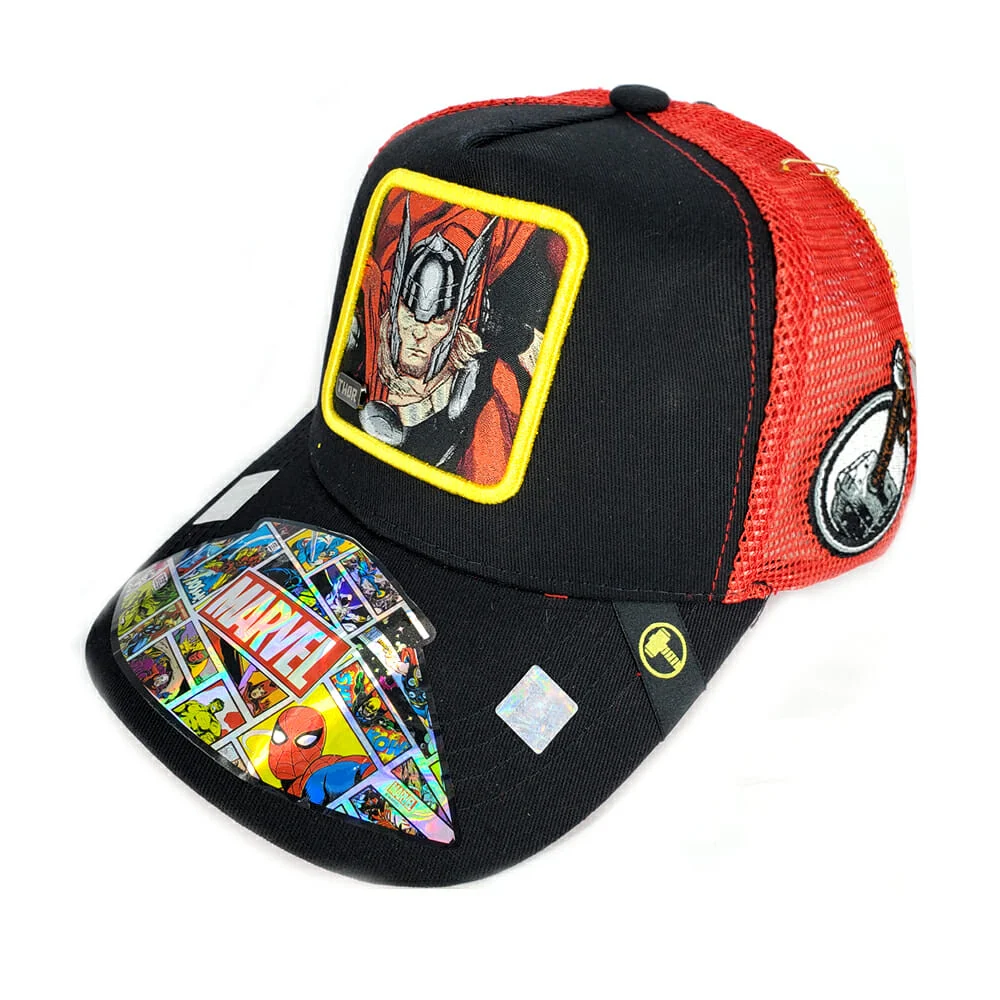 Gorra cachucha kndit tematizada personajes de Marvel con bordados y placas, variedad de colores y diseños