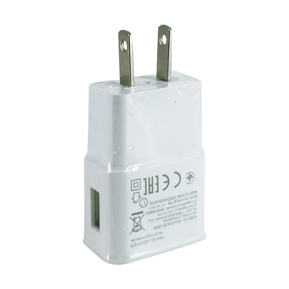 1pza Cubo cargador sencillo color blanco con puerto usb / travel adapter / ek-8680