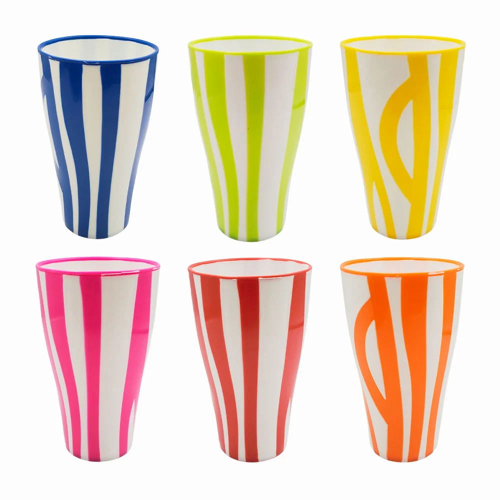 1pza Vaso de plástico con capacidad 550ml y diseño de rayas, variedad de colores / e6378