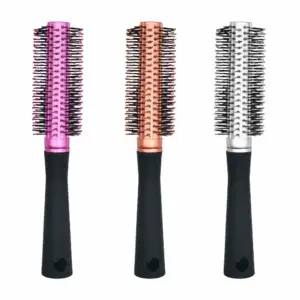 Cepillo redondo con mango de plástico en color negro para el cabello,…