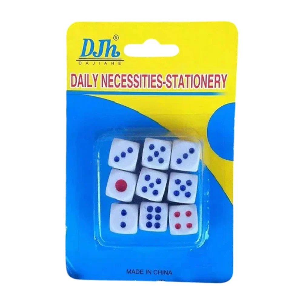 Blíster con 9 dados de plástico en color blanco con estampado de colores / daily necessities