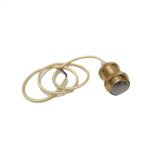 Socket metálico con cable tipo cuerda y base colgante en color dorado…