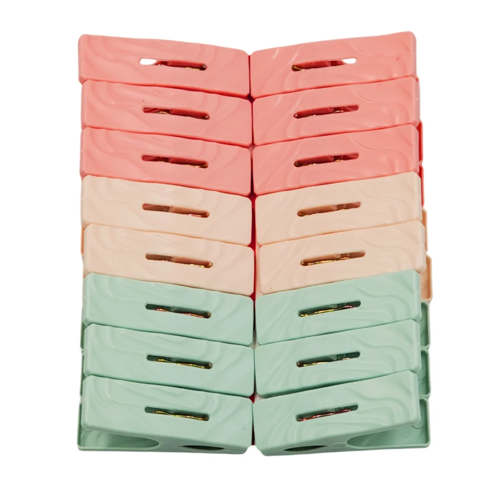 Paquete con 16 pinzas ganchos de plástico para colgar la ropa, variedad de colores / plastic clips / lc116 / lc216
