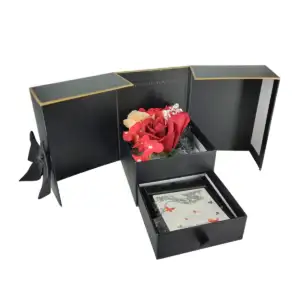 Caja de regalo alhajero con moño y decoración de rosas flores eternas…