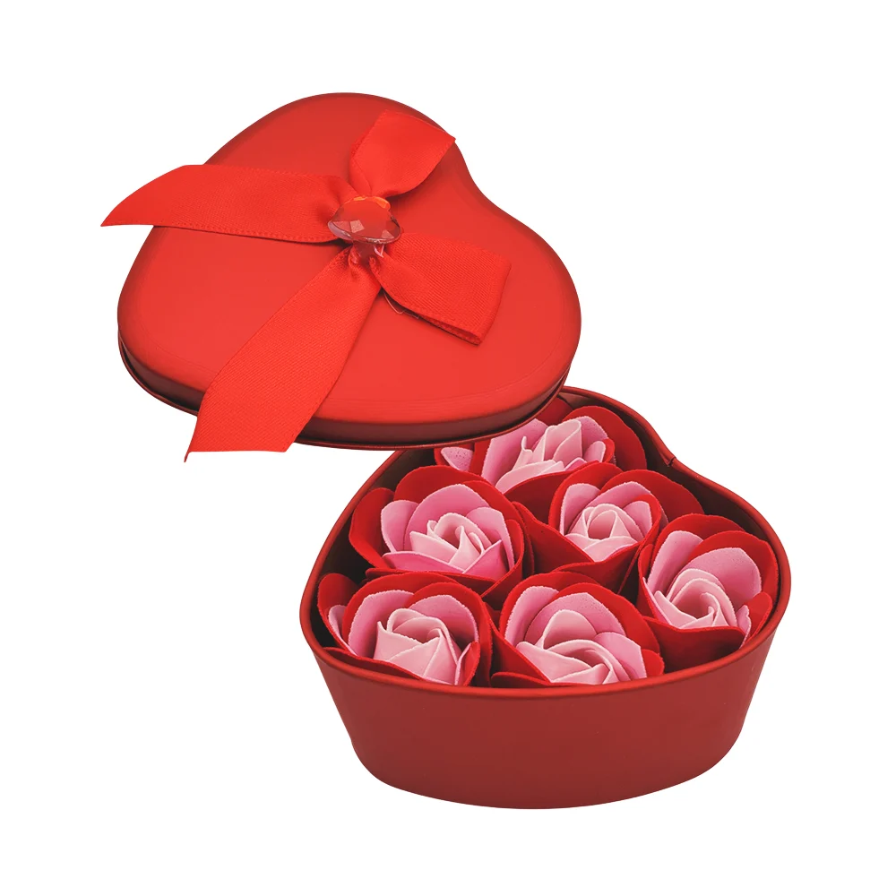 Estuche metálico en forma de corazón pequeño con moño y 6 rosas, 9cm / qr-304b