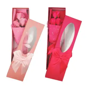 Caja rectangular con moño y ramo de 5 rosas artificiales, variedad de…