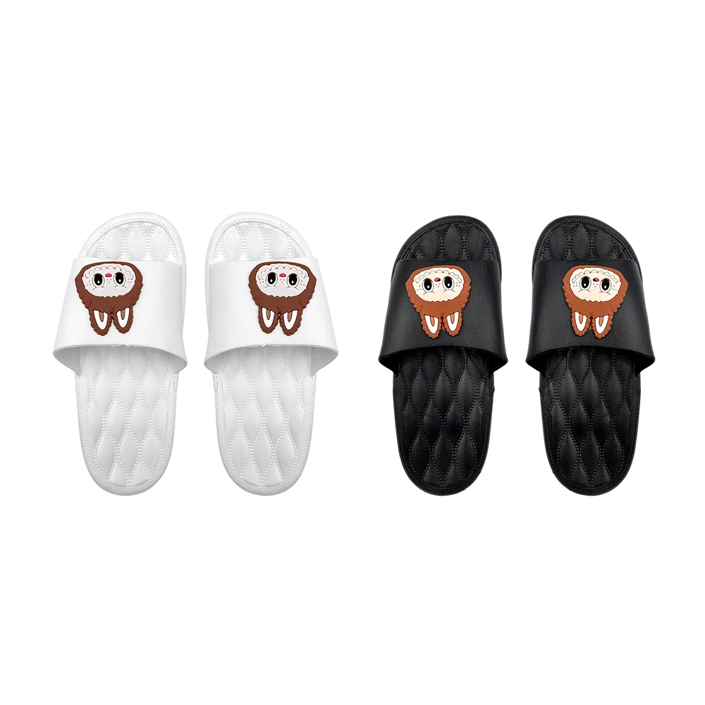 Par de sandalias tipo goma con figura decorativa de labubu, colores varios