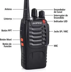 inalámbricos con parlantes incorporados de alta calidad para un sonido nítido y claro, botones de pulsar para hablar en la radio y micrófono integrado: cada radio tiene un micrófono incorporado y botón de pulsar para hablar; Walkie Talkie Profesional con auriculares dedicados. cuando los auricular walkie están conectados, todo el sonido se transmite a los auriculares y los altavoces de la radio se silencian