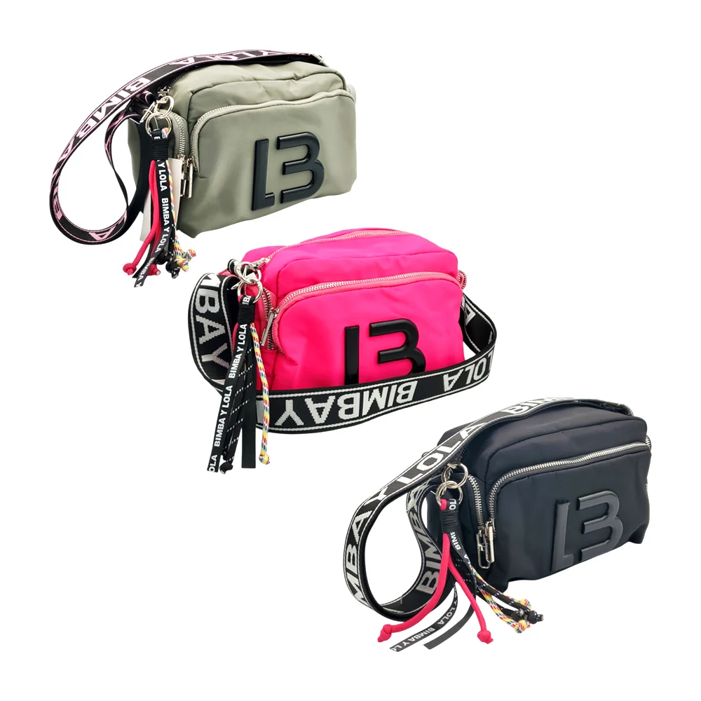Bolsa rectangular lisa con 4 compartimentos, logo y llavero con cuerdas