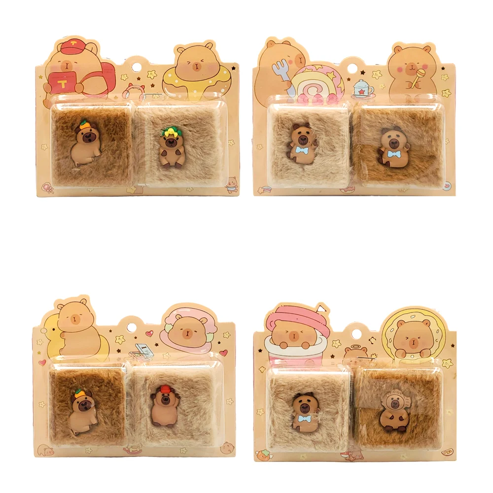 Blíster con 2 mini libretas afelpadas con figura de capibara, 5x5cm / mj095