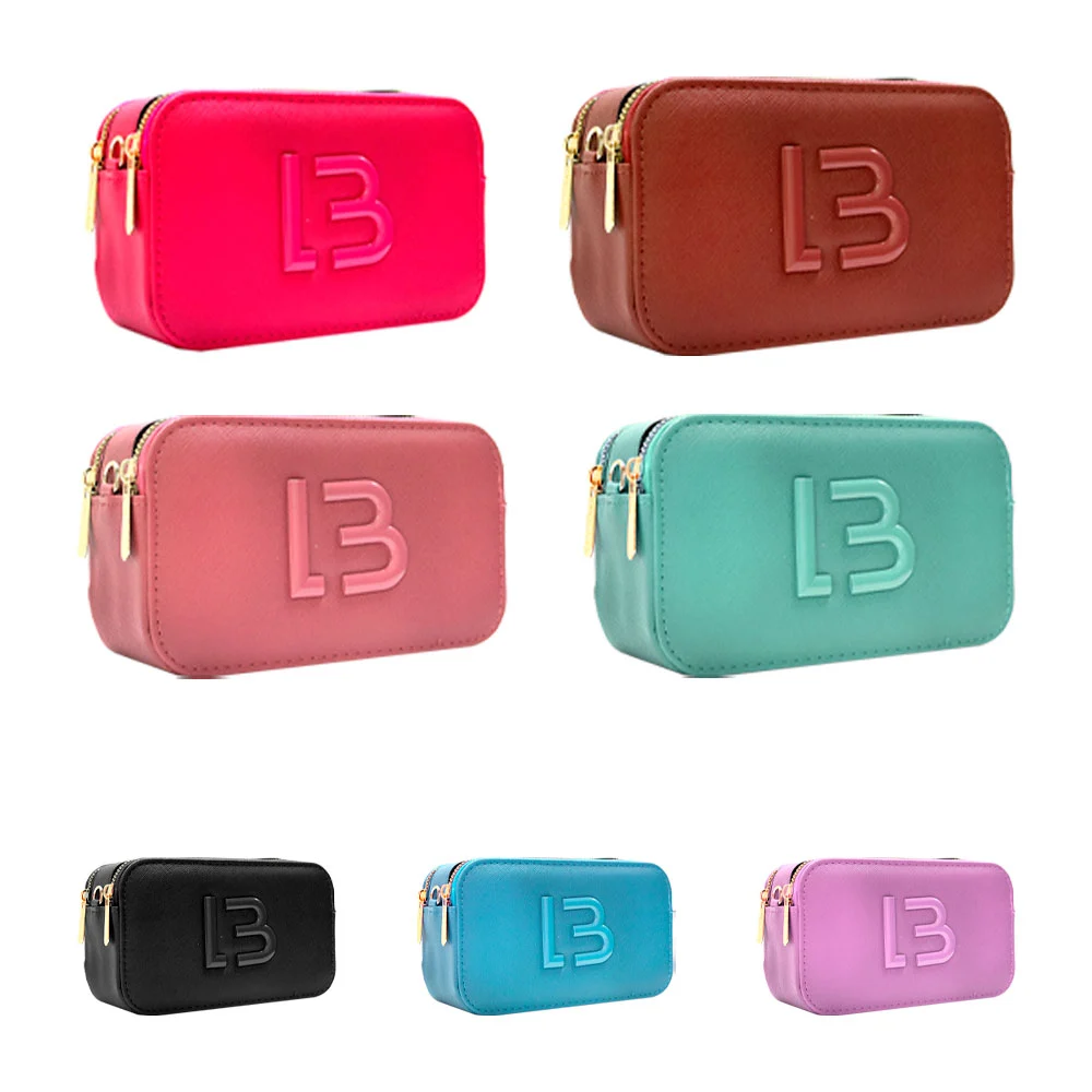 Bolsa pequeña rectangular rígida con doble cierre y placa decorativa, surtido
