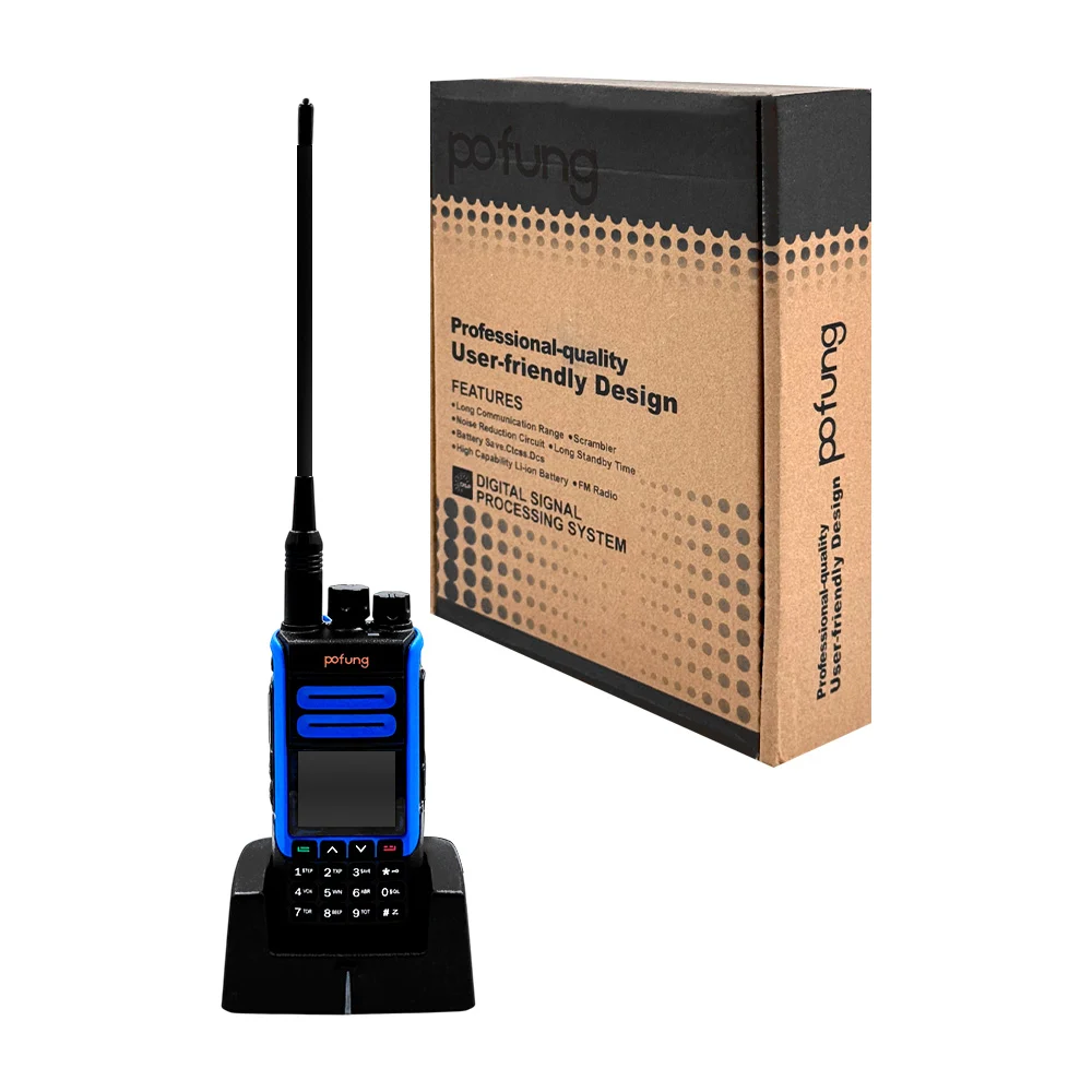 Radio walkie talkie, con botones frontales, pantalla pequeña y base de carga