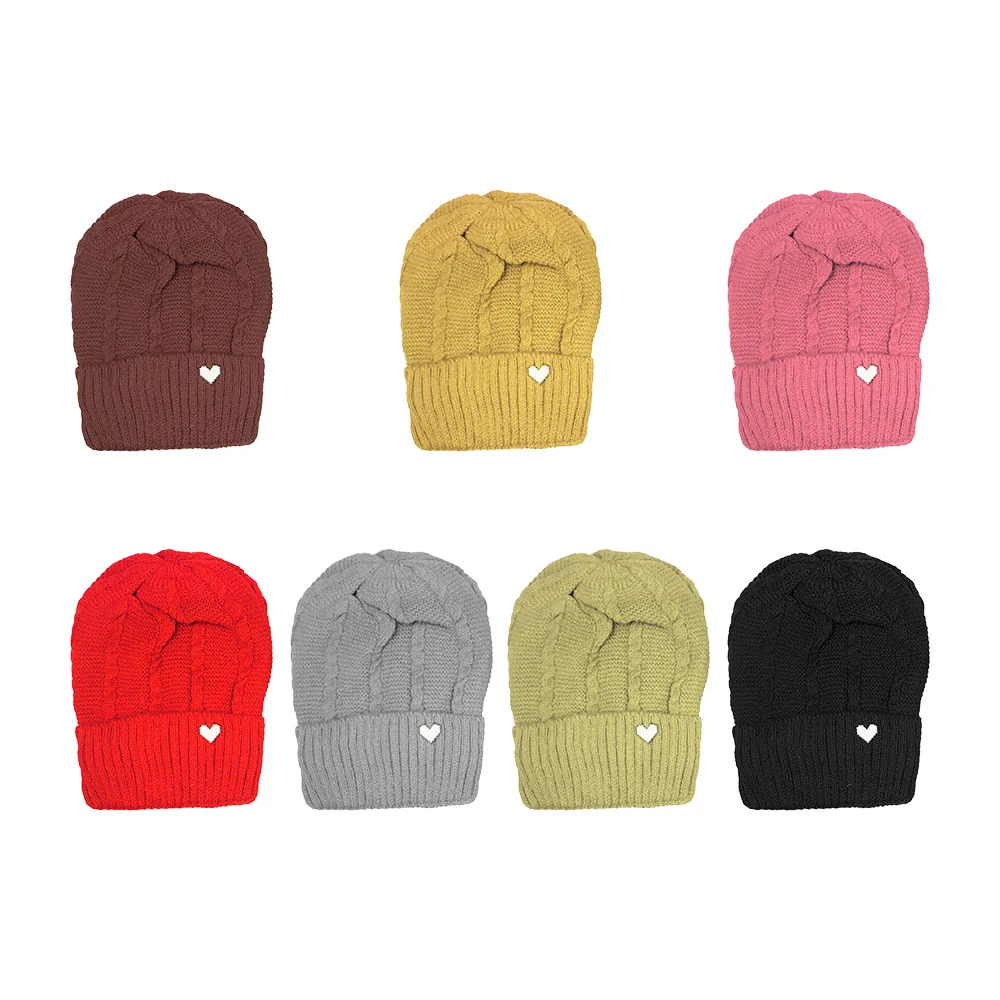 1pz gorro tejido, unitalla con forro afelpado, y placa de corazón, color surtido